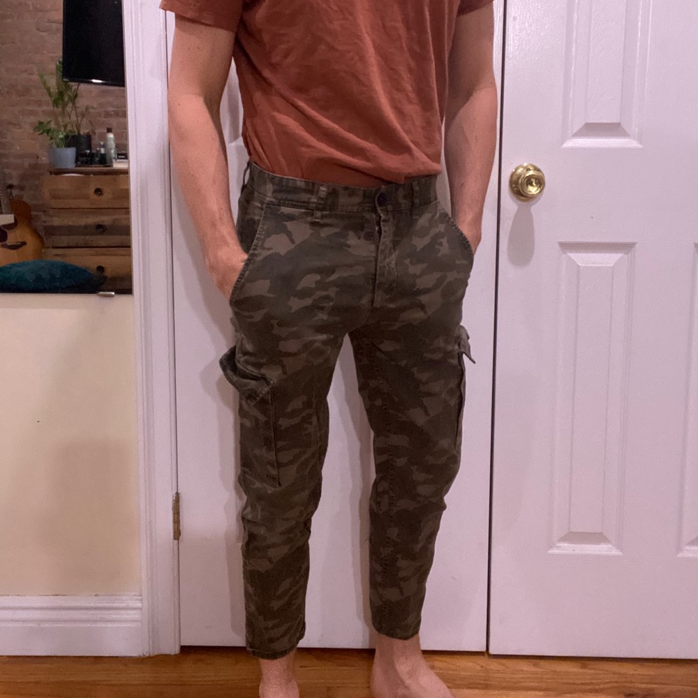 Zara men’s cropped camo pants